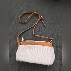Divina Firenze Elegant Tan and Cream Crossbody Bag
